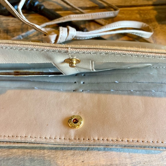 💥Buxton Crossbody Wallet💥 - Picture 5 of 14